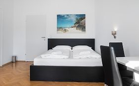Superb 7Br Shared Apartment- Near Hauptbahnhof
